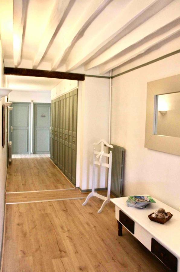 Chambres A La Maison Hermitage Aincourt 外观 照片