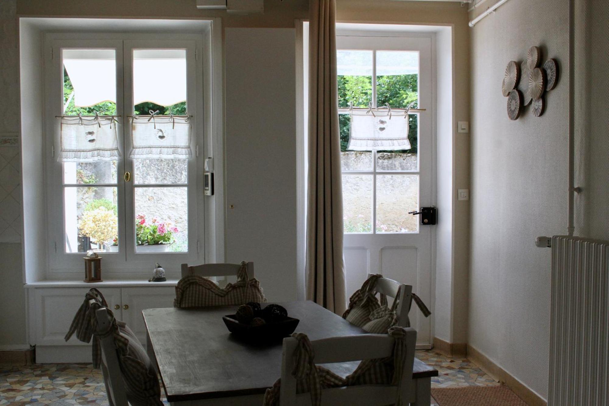 Chambres A La Maison Hermitage Aincourt 外观 照片